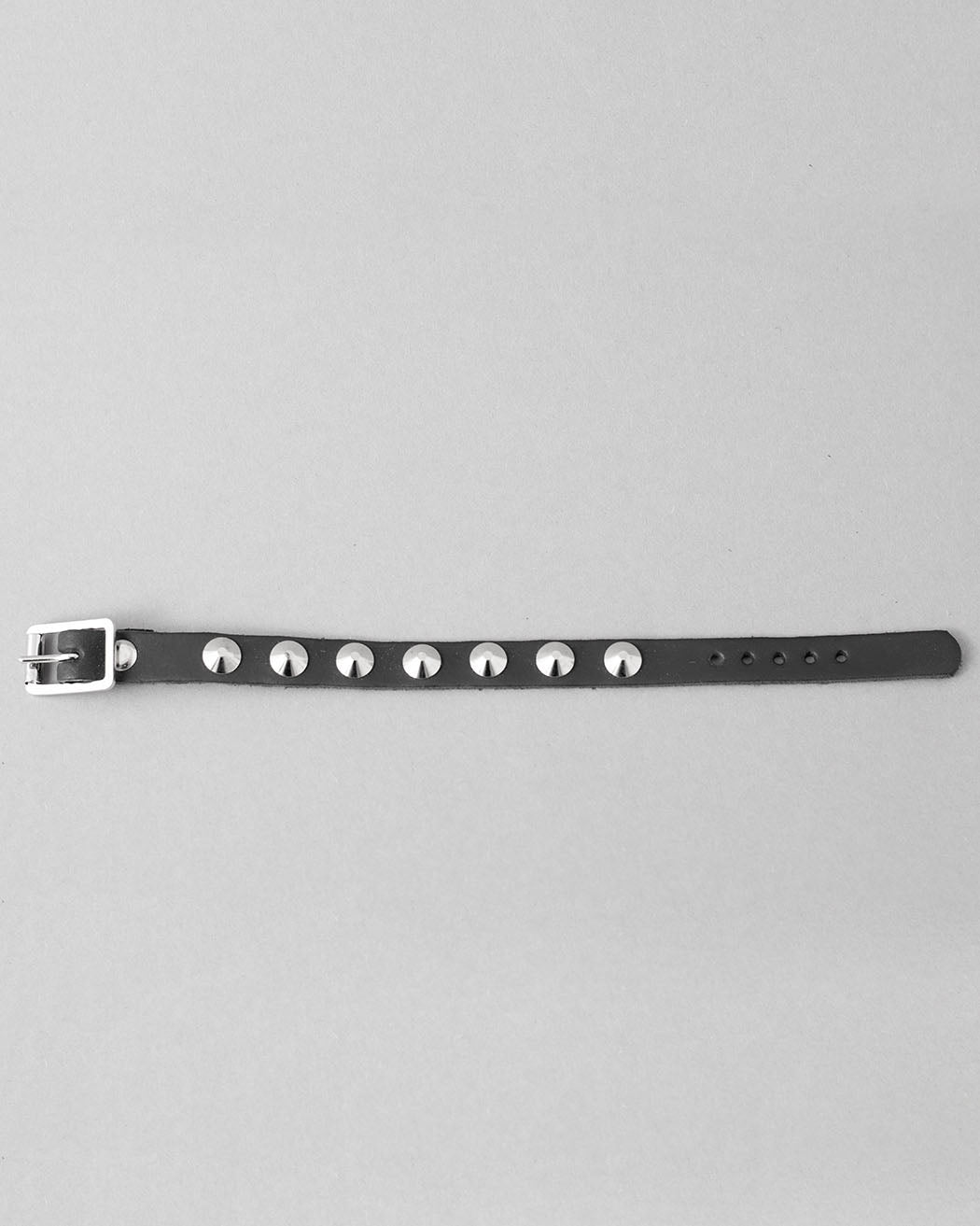 Bei PICK UP in Düsseldorf findest Du 1 Row Conical Stud Wristband, WB1  und viel mehr von Stylex