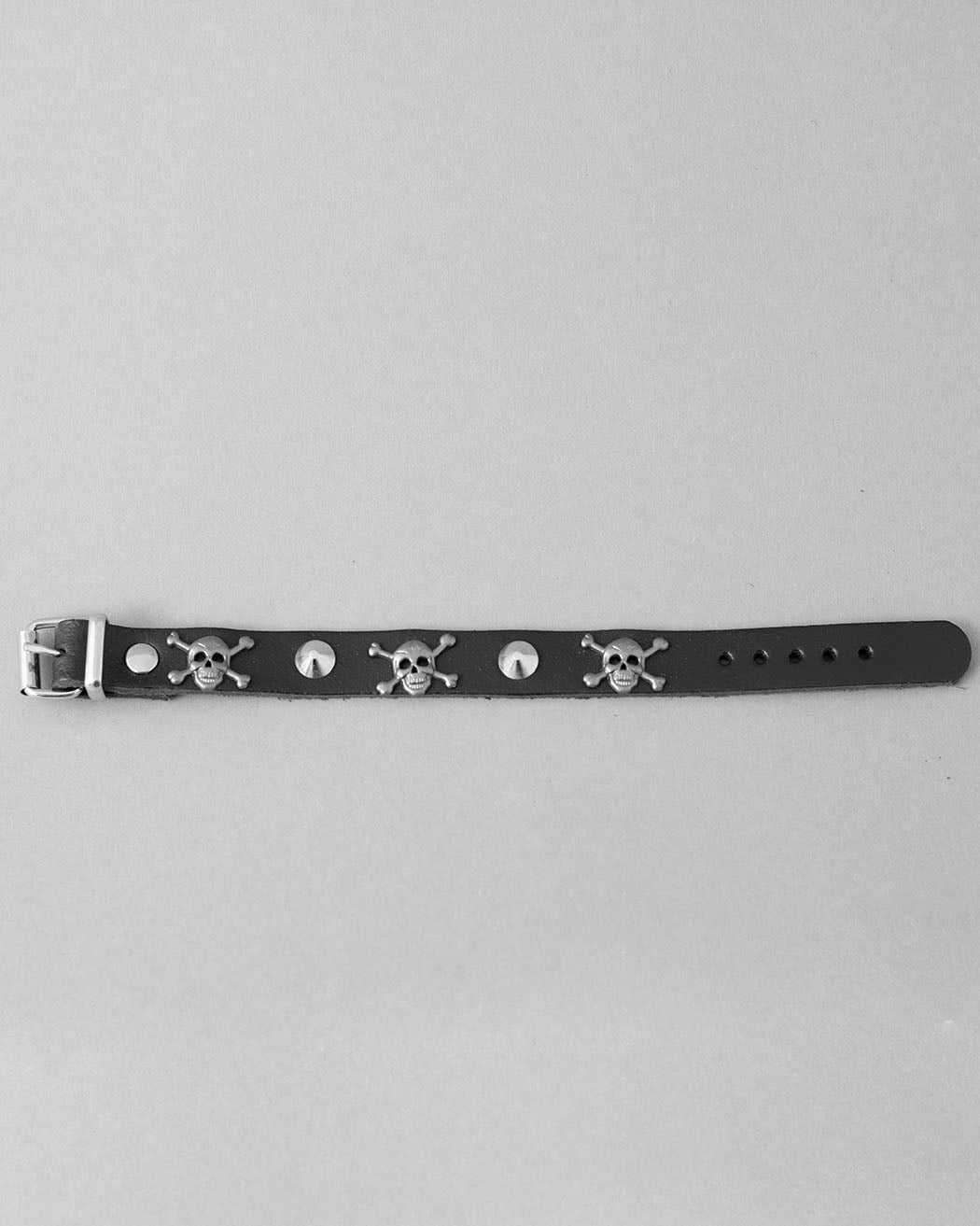 Bei PICK UP in Düsseldorf findest Du Skull & Conical Wristband, WB11  und viel mehr von Stylex