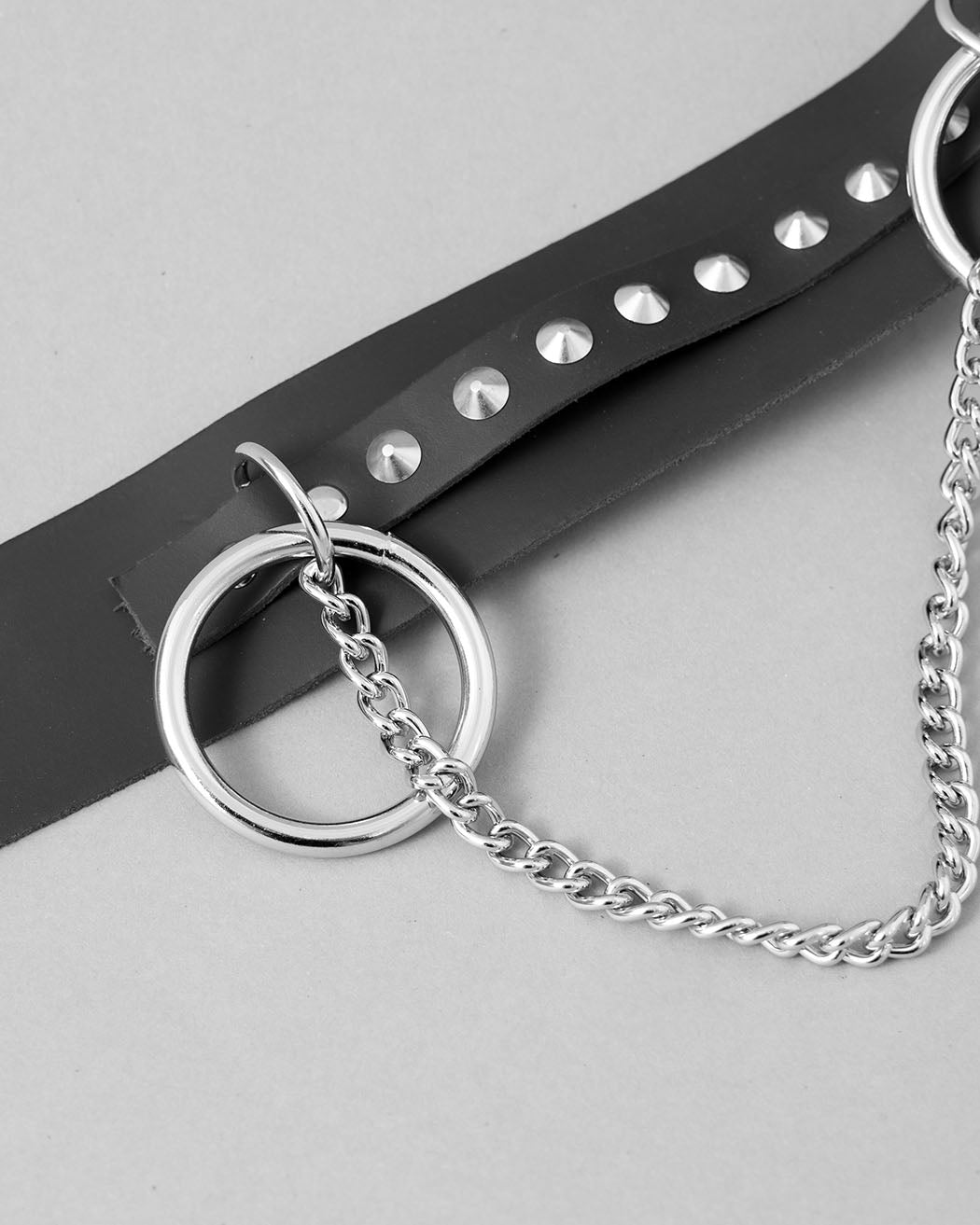 Bei PICK UP in Düsseldorf findest Du Sid Cone Belt & Chain, B11  und viel mehr von Stylex