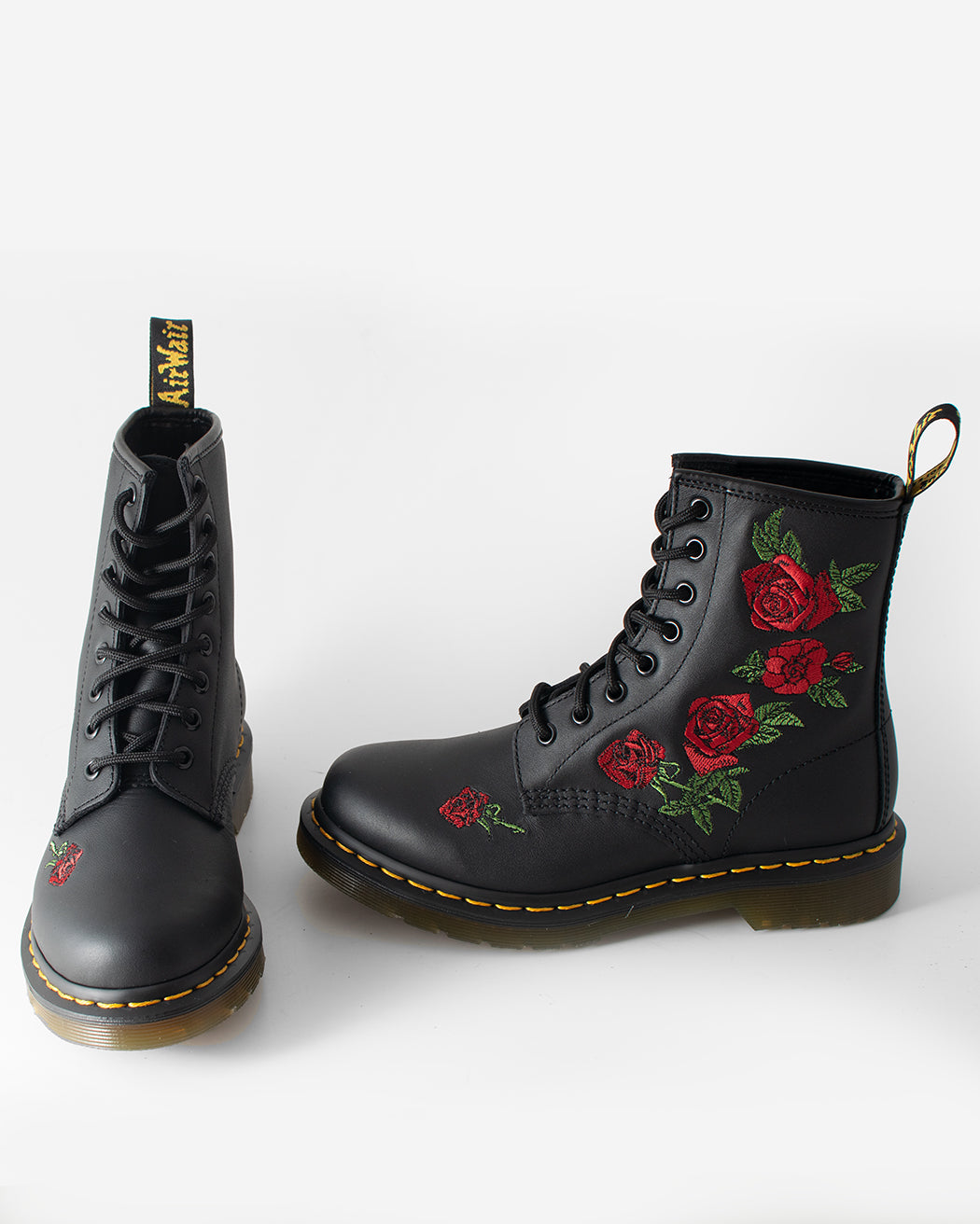 Bei PICK UP in Düsseldorf findest Du Dr. Martens, 1460 Vonda Black Softy T  und viel mehr von Dr. Martens