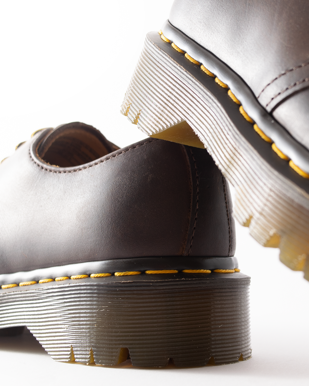 Bei PICK UP in Düsseldorf findest Du Dr. Martens, 1461 Bex Dark Brown Crazy Horse  und viel mehr von Dr. Martens