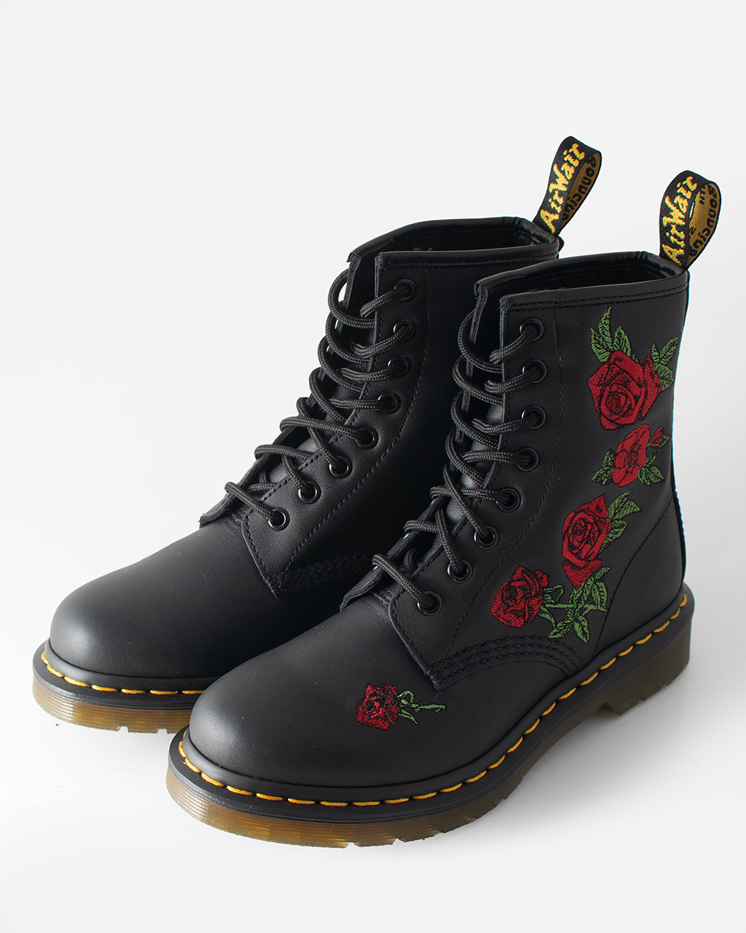 Bei PICK UP in Düsseldorf findest Du Dr. Martens, 1460 Vonda Black Softy T  und viel mehr von Dr. Martens