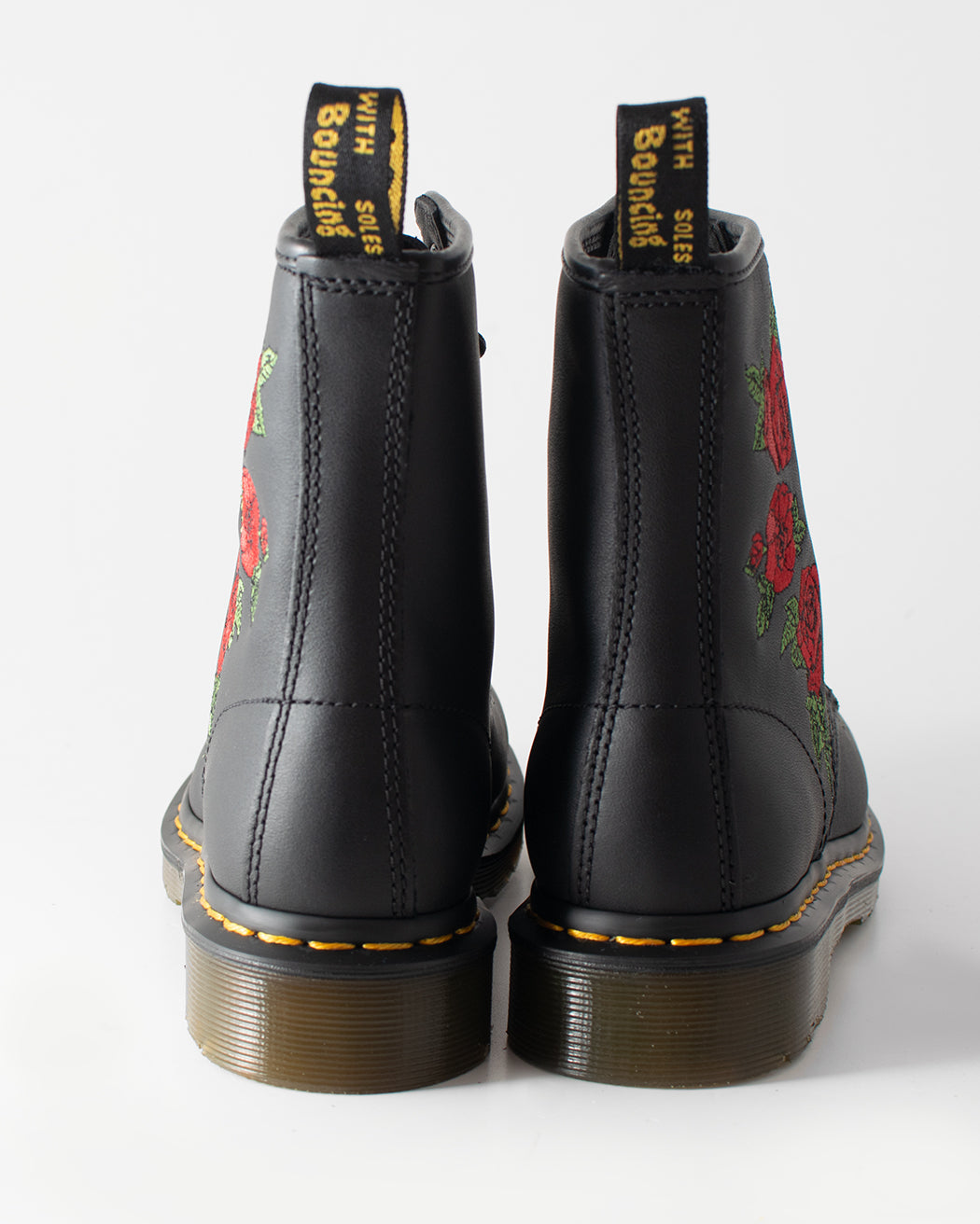 Bei PICK UP in Düsseldorf findest Du Dr. Martens, 1460 Vonda Black Softy T  und viel mehr von Dr. Martens