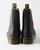 Bei PICK UP in Düsseldorf findest Du Dr. Martens, 1460 Vonda Black Softy T  und viel mehr von Dr. Martens