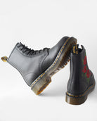 Bei PICK UP in Düsseldorf findest Du Dr. Martens, 1460 Vonda Black Softy T  und viel mehr von Dr. Martens