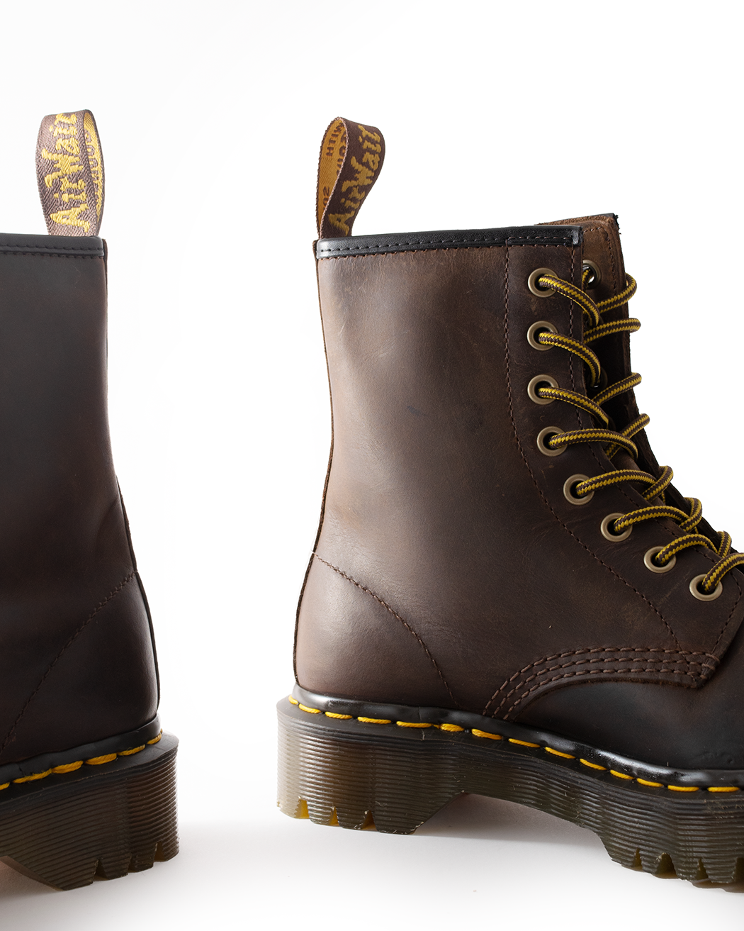 Bei PICK UP in Düsseldorf findest Du Dr. Martens, 1460 BEX Dark Brown Crazy Horse und viel mehr von Dr. Martens