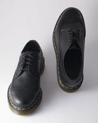 Bei PICK UP in Düsseldorf findest Du Dr. Martens, 3989 YS Black Smooth  und viel mehr von Dr. Martens