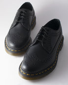 Bei PICK UP in Düsseldorf findest Du Dr. Martens, 3989 YS Black Smooth  und viel mehr von Dr. Martens