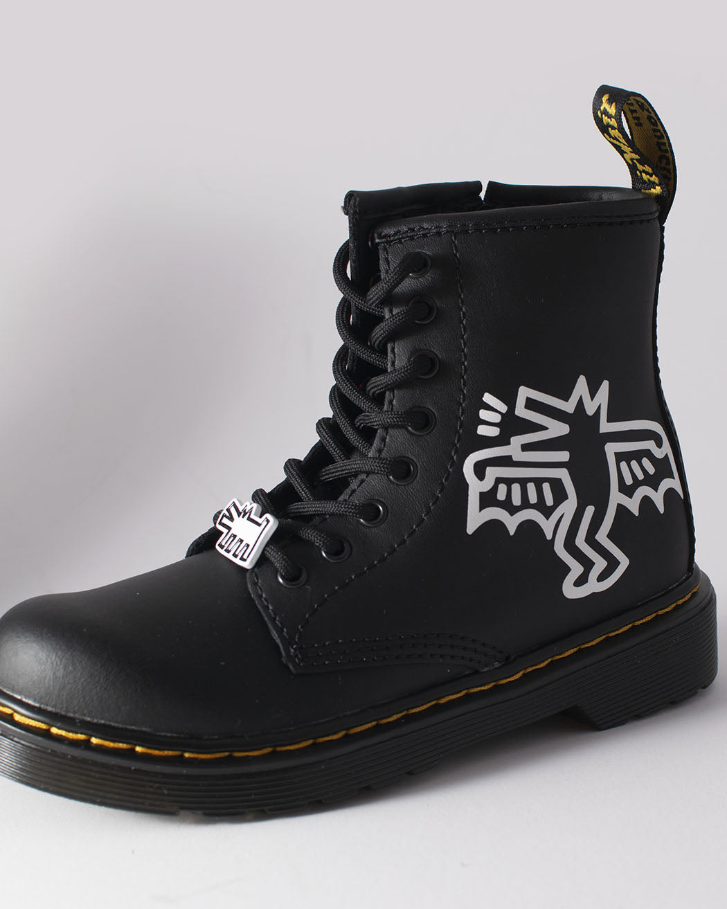 Bei PICK UP in Düsseldorf findest Du Dr. Martens, 1460 KH J, Black + White, KH Hydro Leather und viel mehr von Dr. Martens