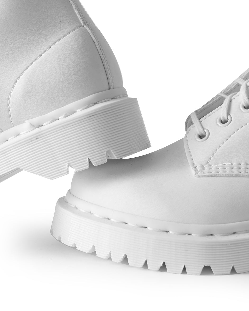 Bei PICK UP in Düsseldorf findest Du Dr. Martens, Vegan 1460 Bex Mono Optical White Kemble und viel mehr von Dr. Martens