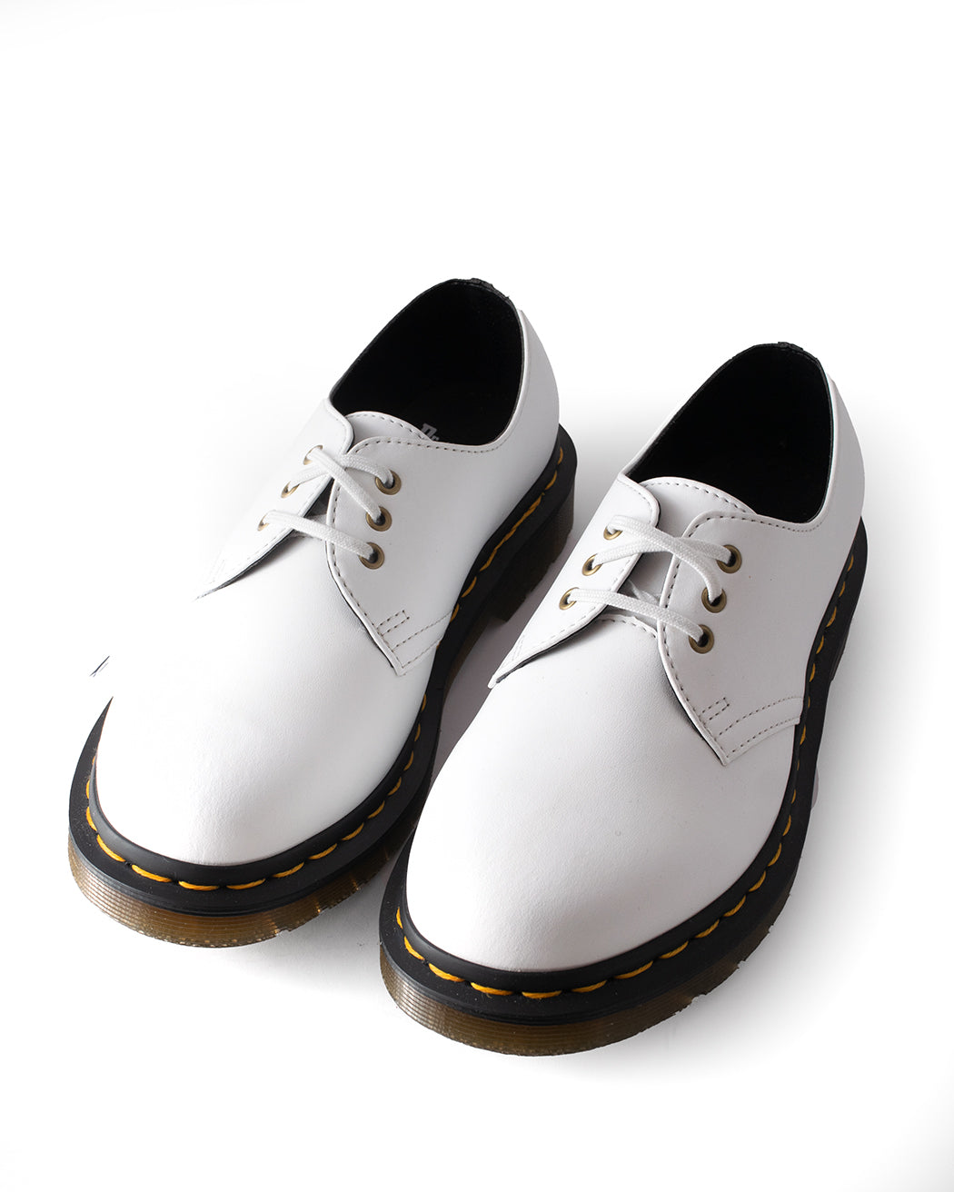 Bei PICK UP in Düsseldorf findest Du Dr.Martens, Vegan 1461 Optical White Kemble  und viel mehr von Dr. Martens