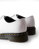 Bei PICK UP in Düsseldorf findest Du Dr.Martens, Vegan 1461 Optical White Kemble  und viel mehr von Dr. Martens