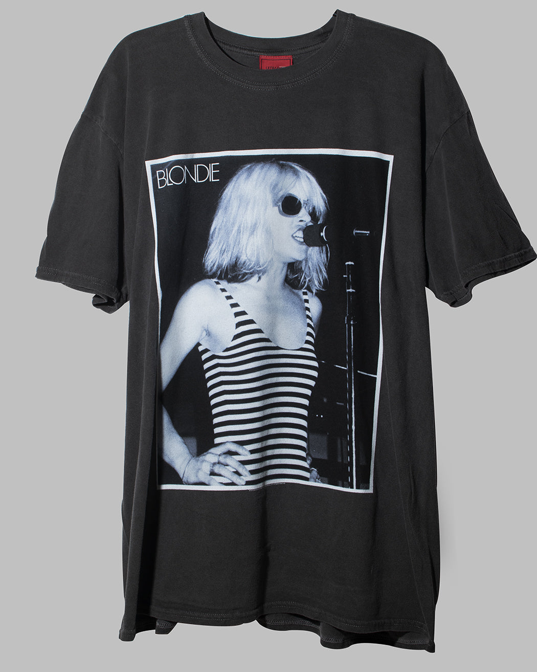 Bei PICK UP in Düsseldorf findest Du Bandshirt, Blondie, Khaki und viel mehr von PHD/RockOff