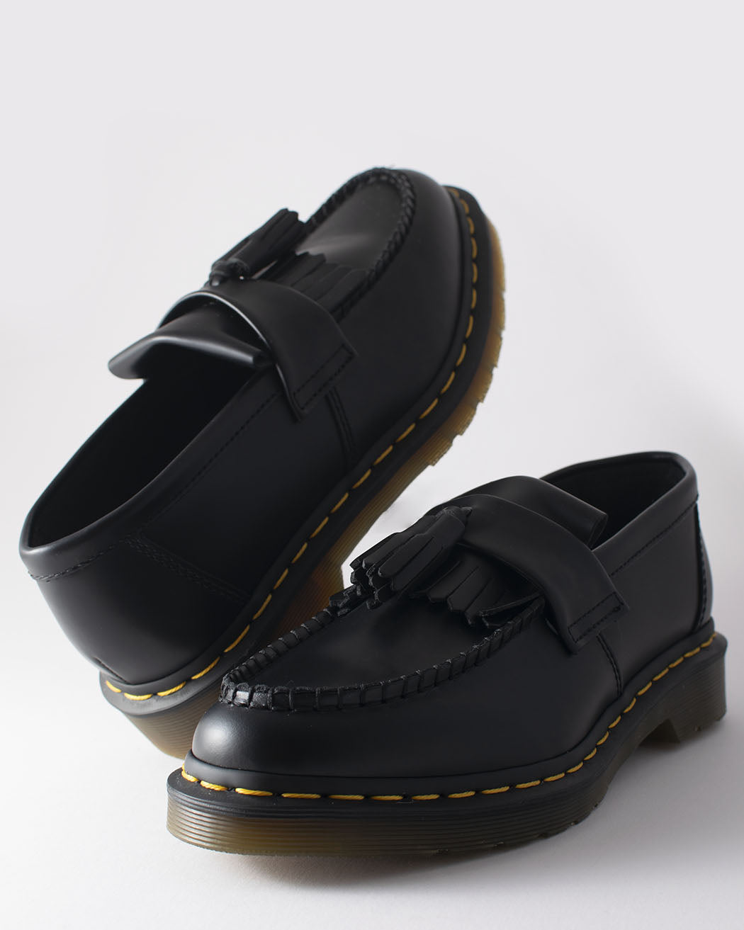 Bei PICK UP in Düsseldorf findest Du Dr. Martens, YS Adrian Black Smooth  und viel mehr von Dr. Martens