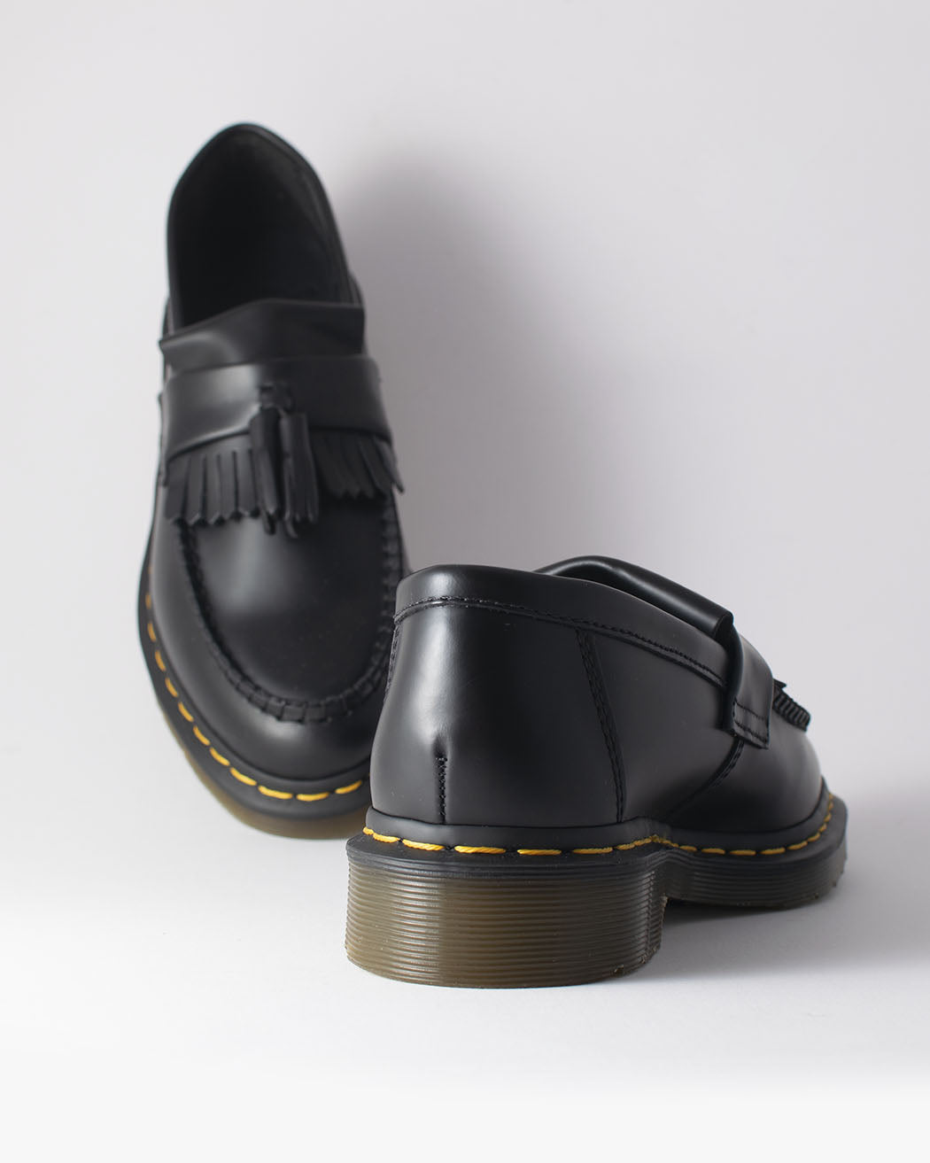 Bei PICK UP in Düsseldorf findest Du Dr. Martens, YS Adrian Black Smooth  und viel mehr von Dr. Martens
