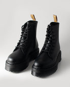 Bei PICK UP in Düsseldorf findest Du Dr. Martens, V Jadon II Mono Black Felix Rub Off  und viel mehr von Dr. Martens