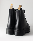 Bei PICK UP in Düsseldorf findest Du Dr. Martens, V Jadon II Mono Black Felix Rub Off  und viel mehr von Dr. Martens
