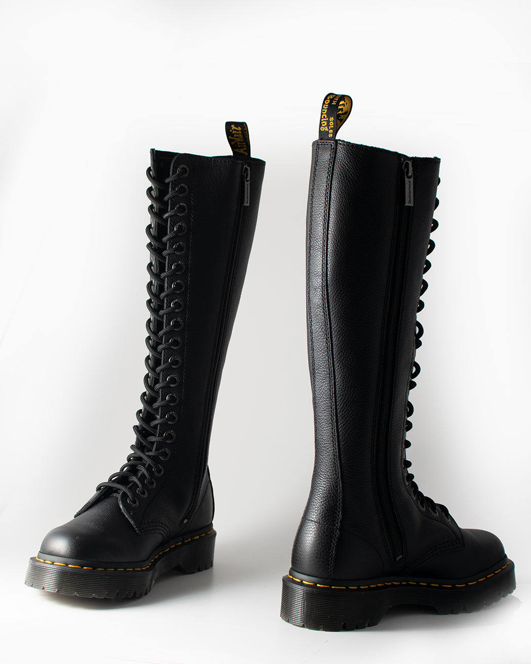 Bei PICK UP in Düsseldorf findest Du Dr. Martens, 1b60 Bex Black Pisa  und viel mehr von Dr. Martens