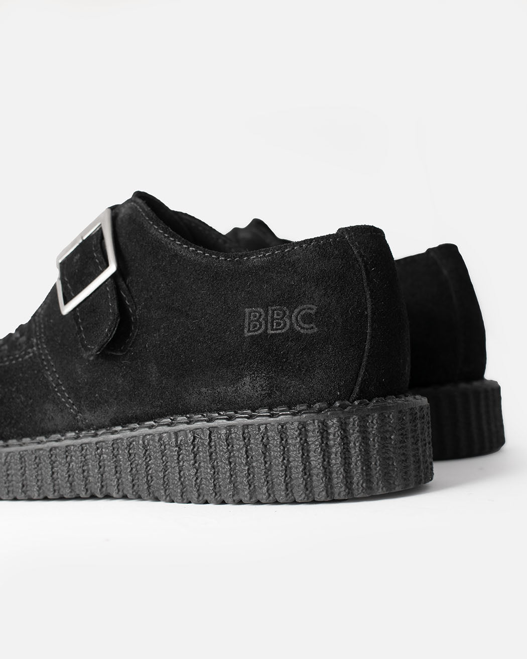 Bei PICK UP in Düsseldorf findest Du BBC, 16027, Creeper Suede Black, Buckle  und viel mehr von BBC