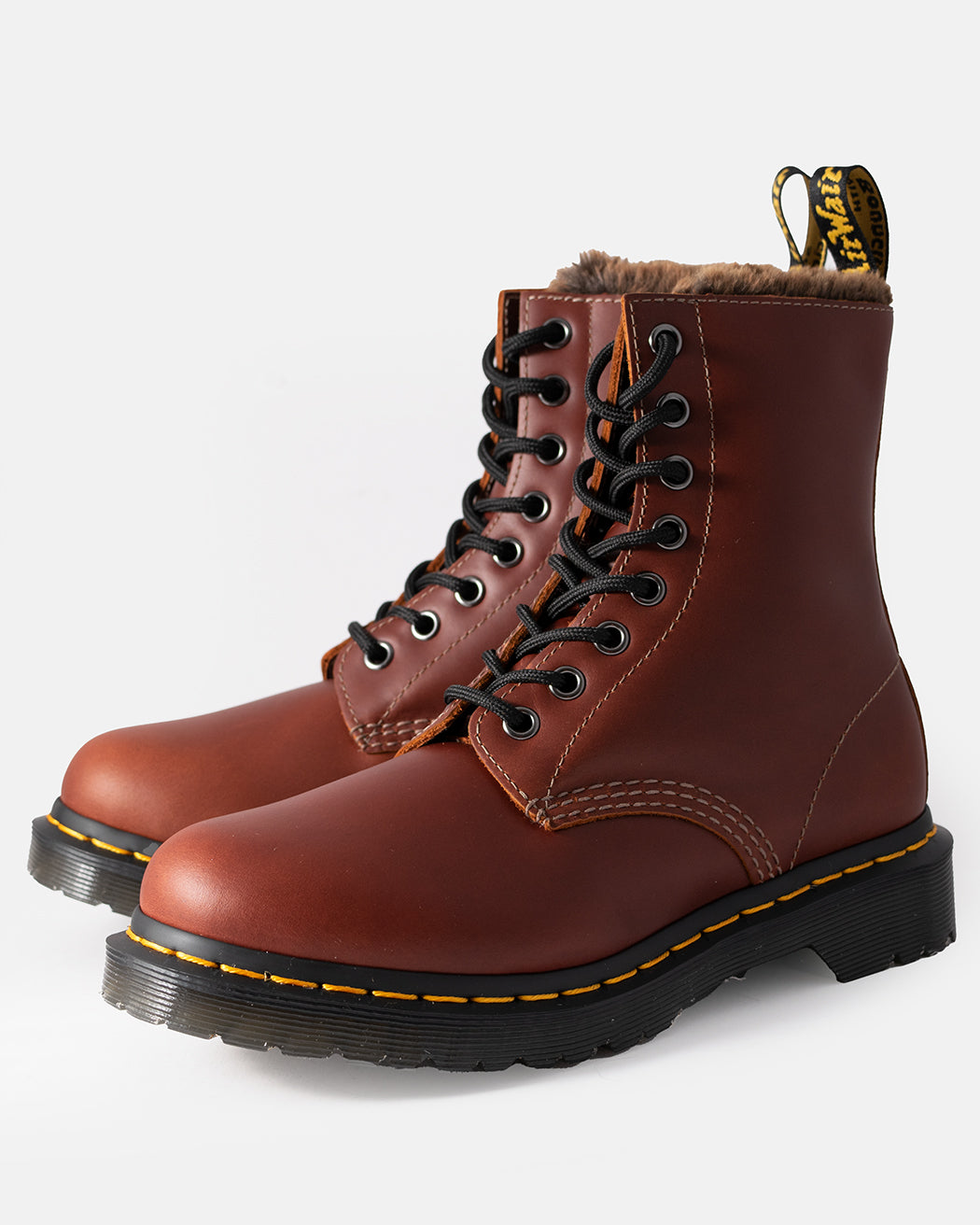 Bei PICK UP in Düsseldorf findest Du Dr. Martens, 1460 Serena Abruzzo WP Brown  und viel mehr von Dr. Martens