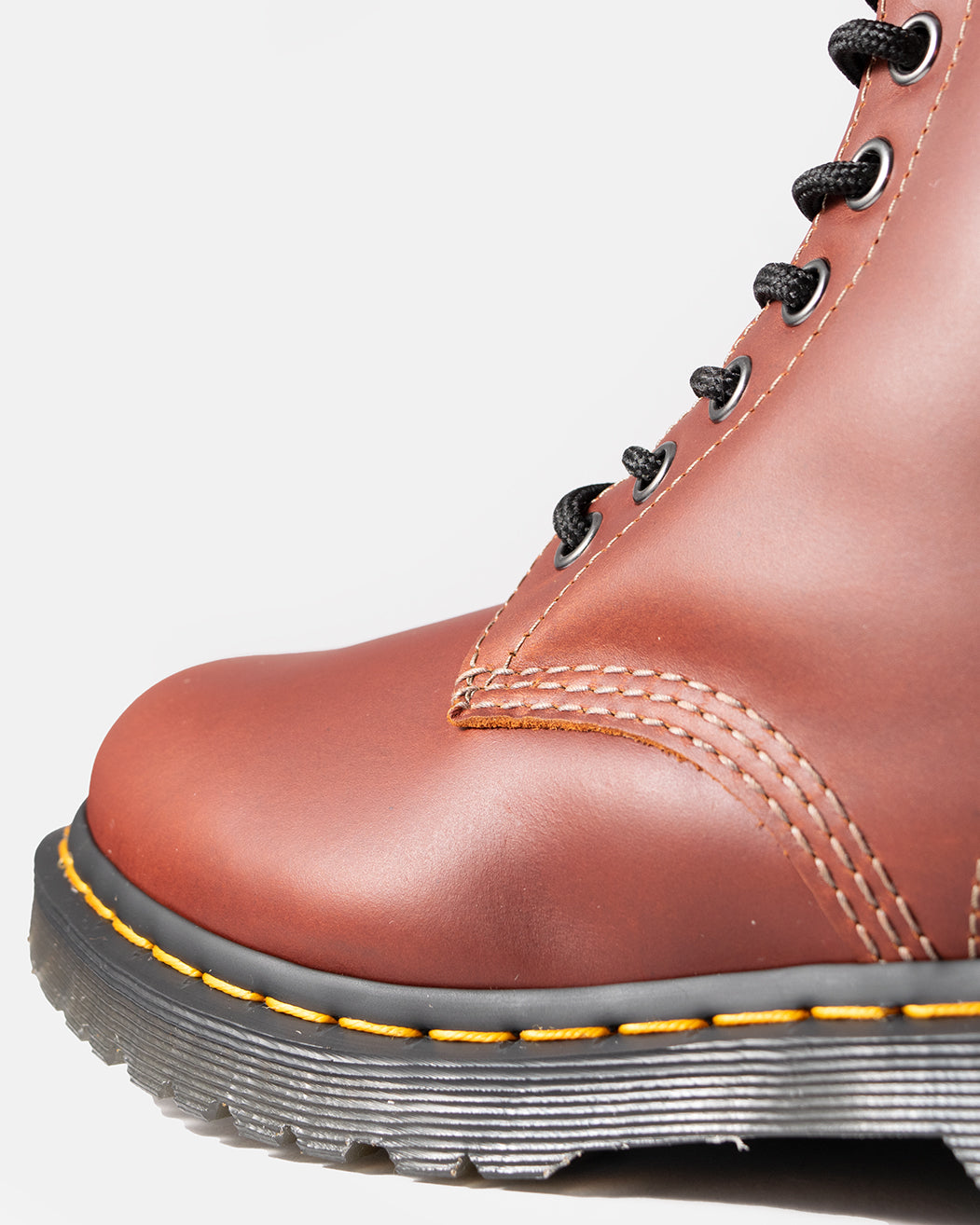 Bei PICK UP in Düsseldorf findest Du Dr. Martens, 1460 Serena Abruzzo WP Brown  und viel mehr von Dr. Martens