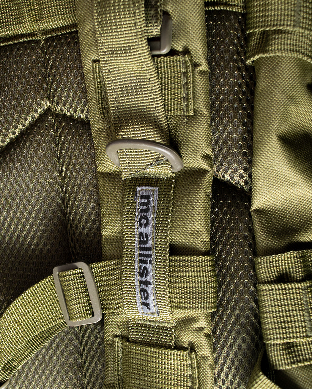 Bei PICK UP in Düsseldorf findest Du Commando, Zero-Six Rucksack, Oliv  und viel mehr von COMMANDO