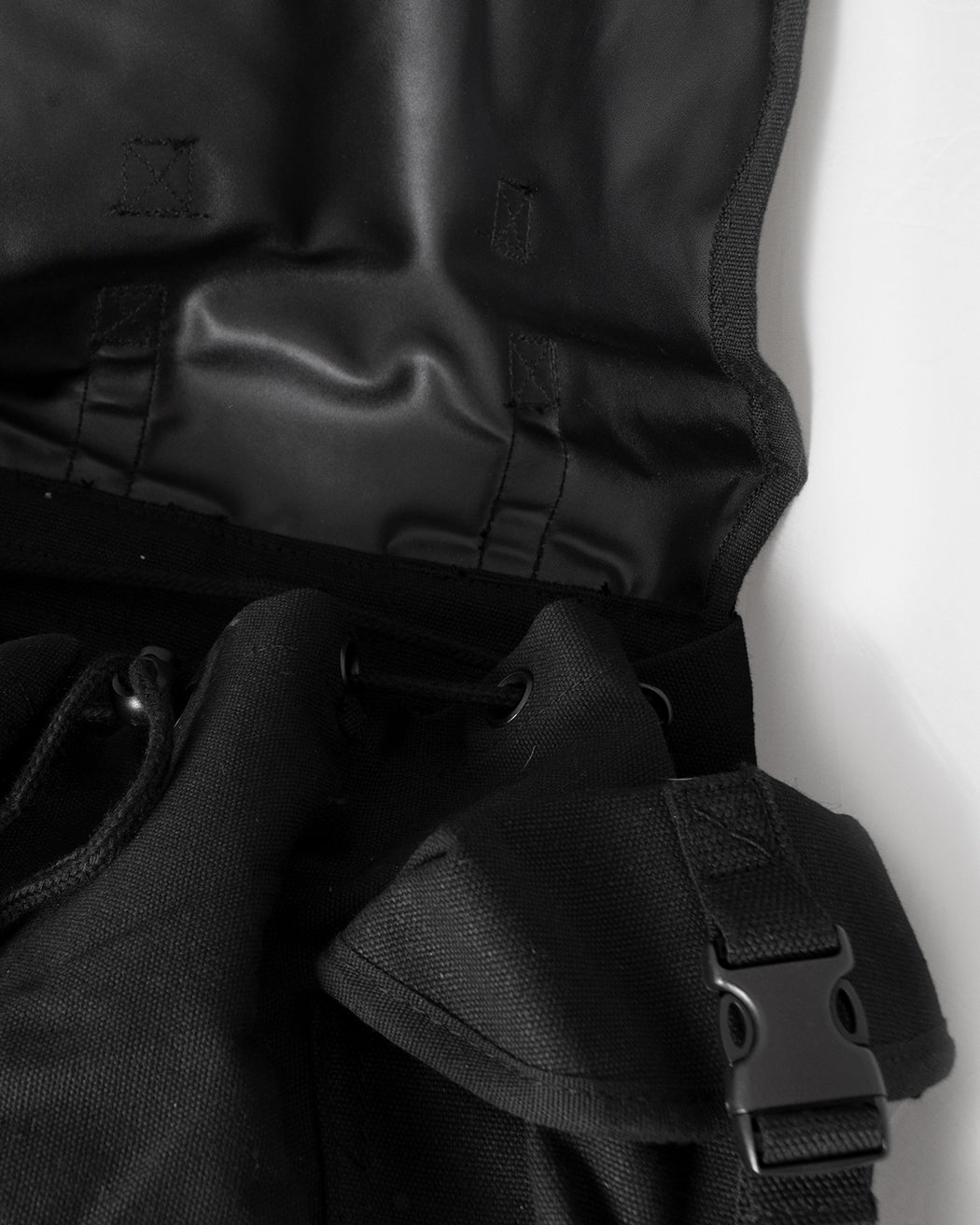 Bei PICK UP in Düsseldorf findest Du Commando, Gebirgsjägerrucksack, Schwarz  und viel mehr von COMMANDO