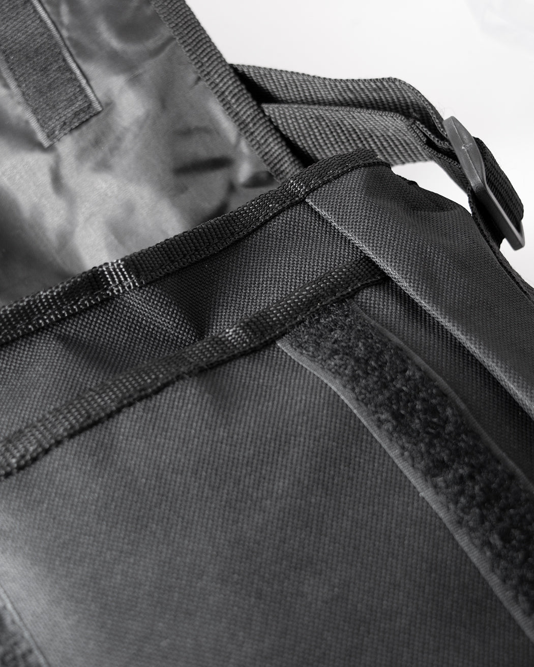 Bei PICK UP in Düsseldorf findest Du Commando, McAllister Umhängetasche klein, Schwarz und viel mehr von COMMANDO