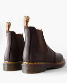 Bei PICK UP in Düsseldorf findest Du Dr. Martens, 2976 YS Dark Brown Crazy Horse  und viel mehr von Dr. Martens
