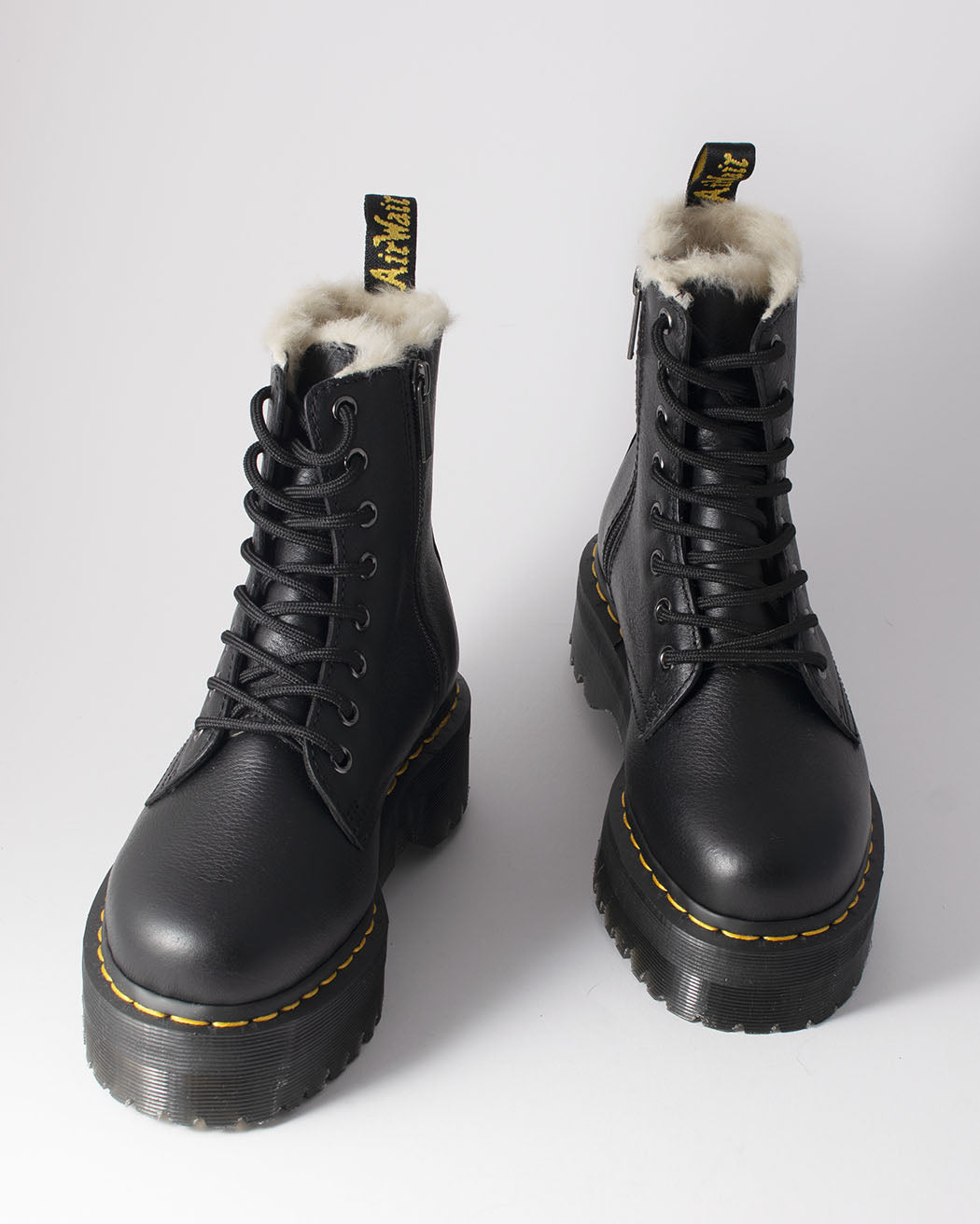 Bei PICK UP in Düsseldorf findest Du Dr. Martens, Jadon FL Black Pisa  und viel mehr von Dr. Martens
