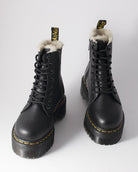 Bei PICK UP in Düsseldorf findest Du Dr. Martens, Jadon FL Black Pisa  und viel mehr von Dr. Martens