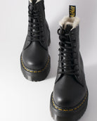 Bei PICK UP in Düsseldorf findest Du Dr. Martens, Jadon FL Black Pisa  und viel mehr von Dr. Martens