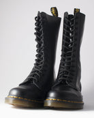 Bei PICK UP in Düsseldorf findest Du Dr. Martens, 1914 Black Smooth  und viel mehr von Dr. Martens