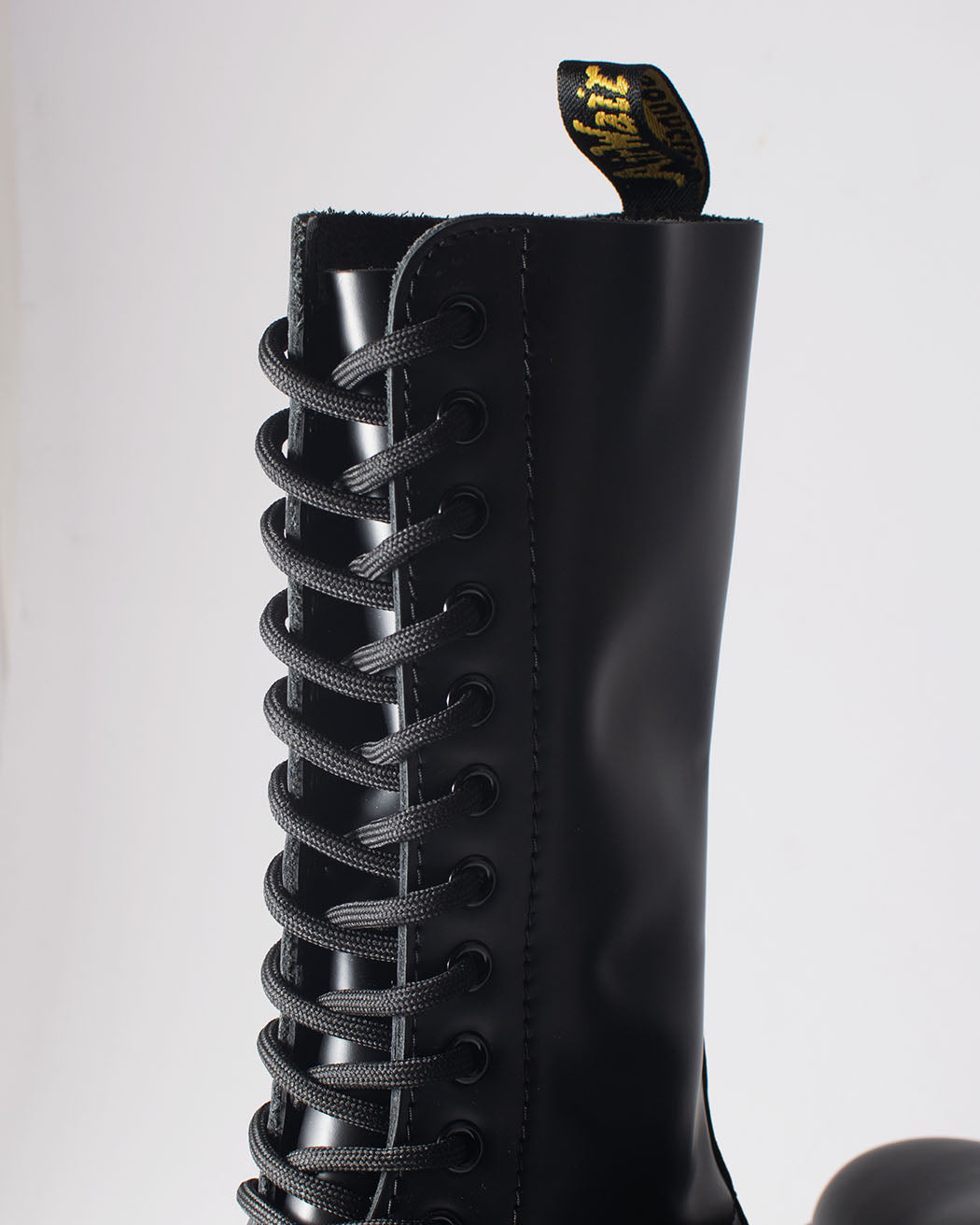 Bei PICK UP in Düsseldorf findest Du Dr. Martens, 1914 Black Smooth  und viel mehr von Dr. Martens