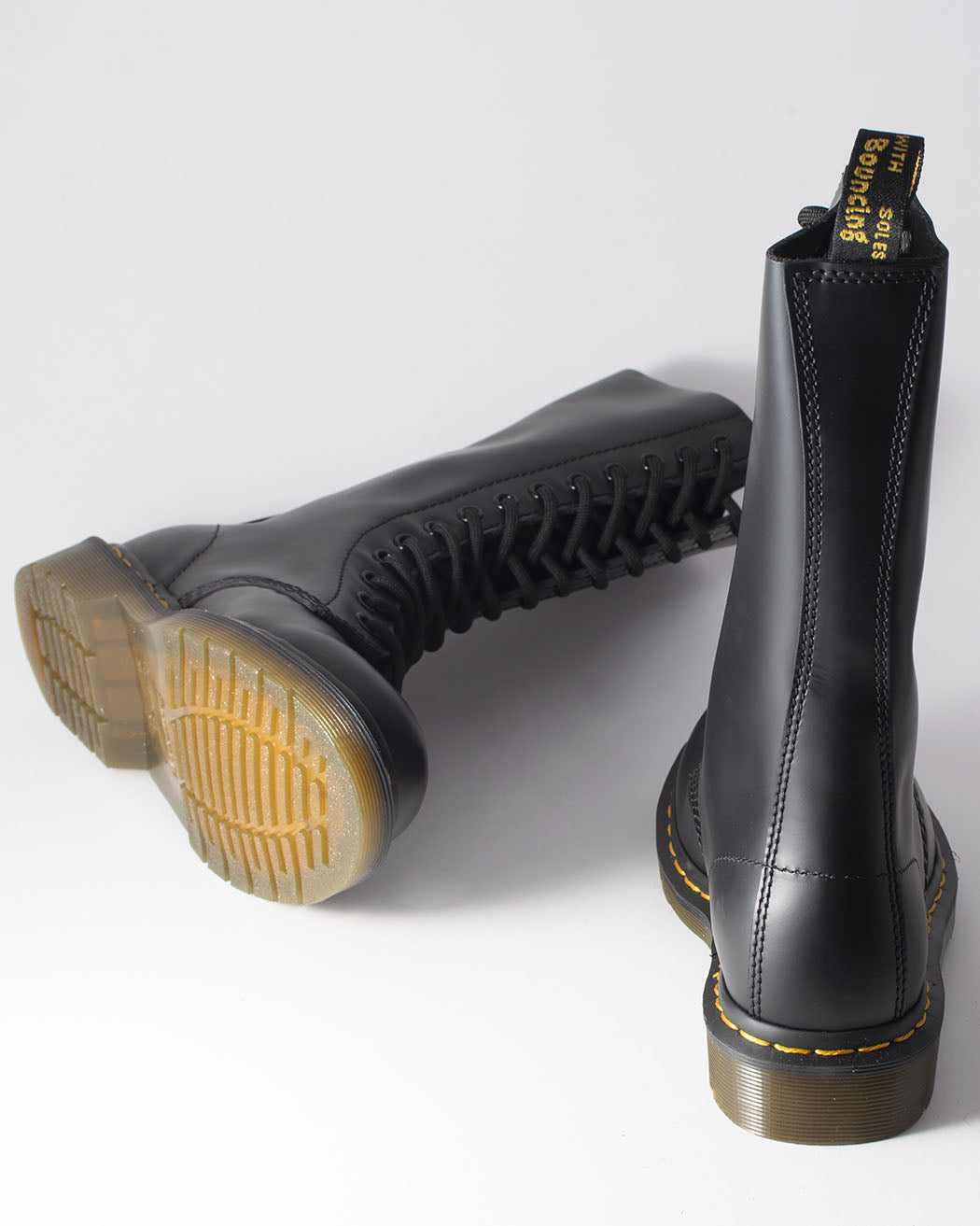 Bei PICK UP in Düsseldorf findest Du Dr. Martens, 1914 Black Smooth  und viel mehr von Dr. Martens