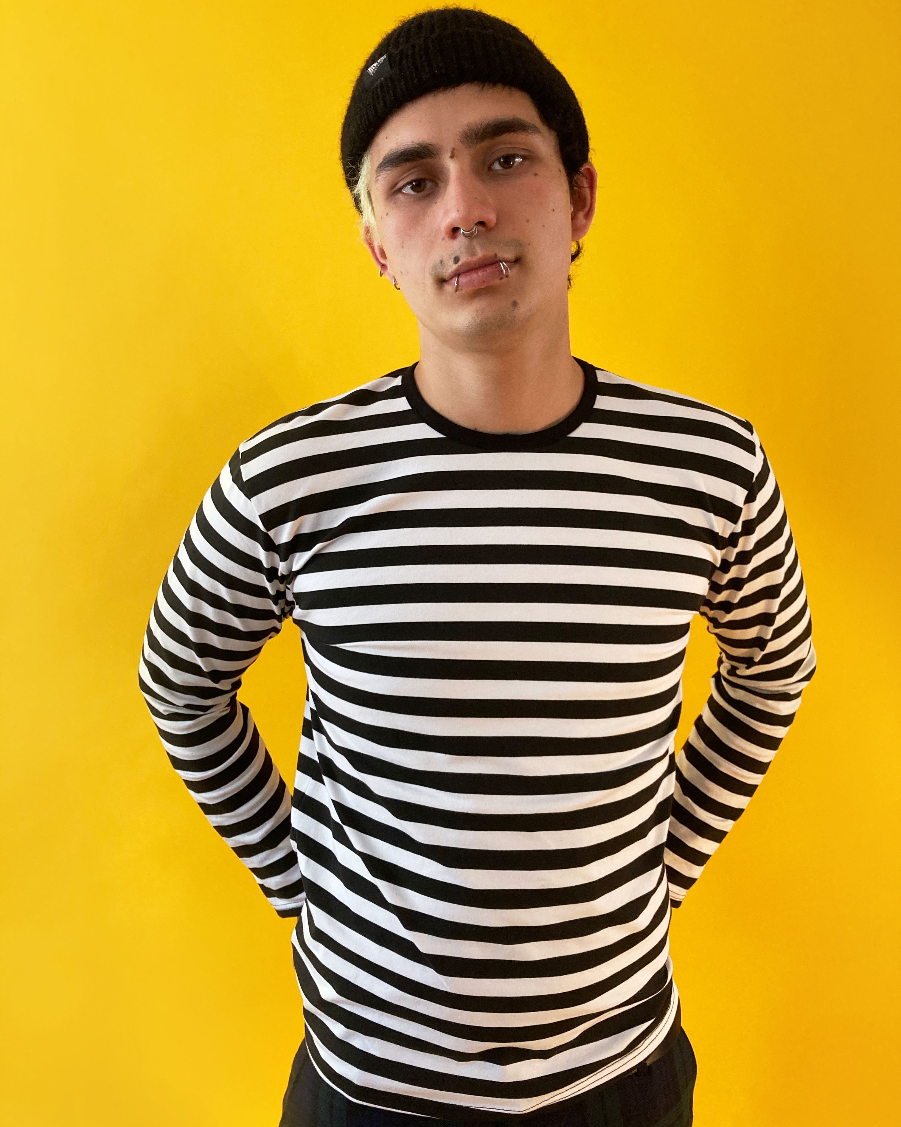 Bei PICK UP in Düsseldorf findest Du Run & Fly, Mens Striped Long Sleeve, Black/White  und viel mehr von RUN & FLY