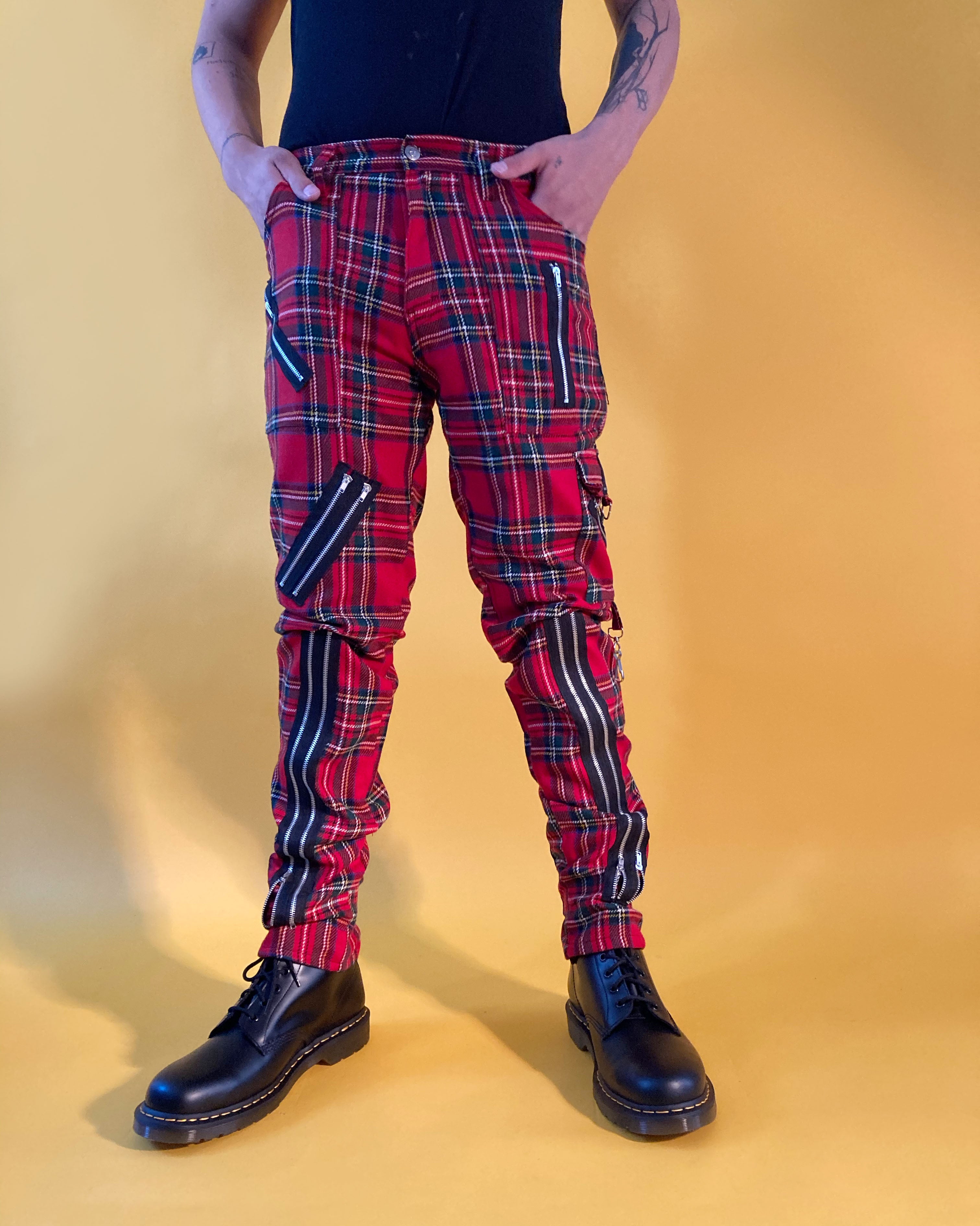 Bei PICK UP in Düsseldorf findest Du Tiger of London, Zip Bondage Tartan Pant, Red  und viel mehr von Tiger of London