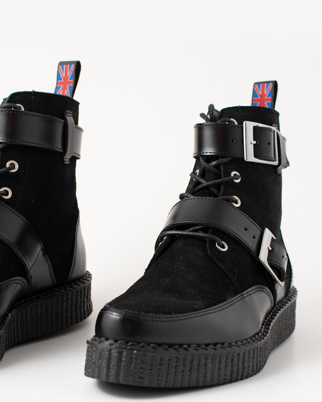 Bei PICK UP in Düsseldorf findest Du BBC, Creeper, Boot Black Polido + Suede Meteor  und viel mehr von BBC