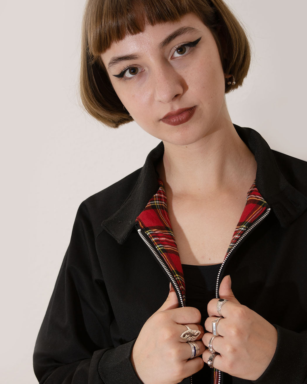 Bei PICK UP in Düsseldorf findest Du Knightsbridge, Harrington, Black  und viel mehr von COMMANDO