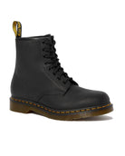 Bei PICK UP in Düsseldorf findest Du Dr. Martens, 1460 Black Greasy  und viel mehr von Dr. Martens