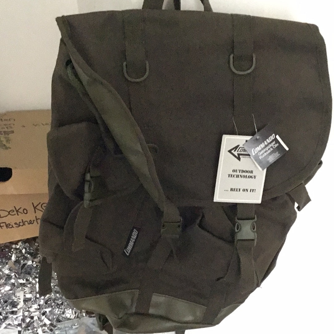 Bei PICK UP in Düsseldorf findest Du Commando, Gebirgsjägerrucksack, Olive Grün und viel mehr von COMMANDO