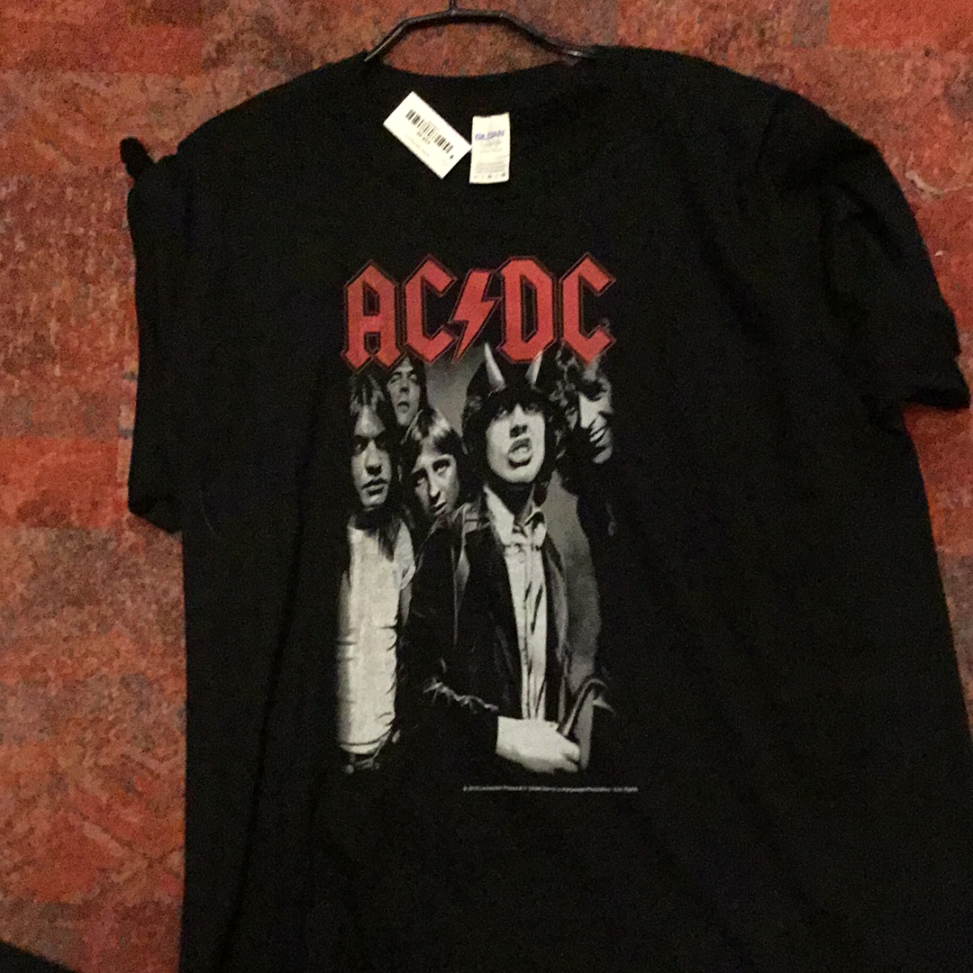 Bei PICK UP in Düsseldorf findest Du Bandshirt, ACDC und viel mehr von PHD/RockOff