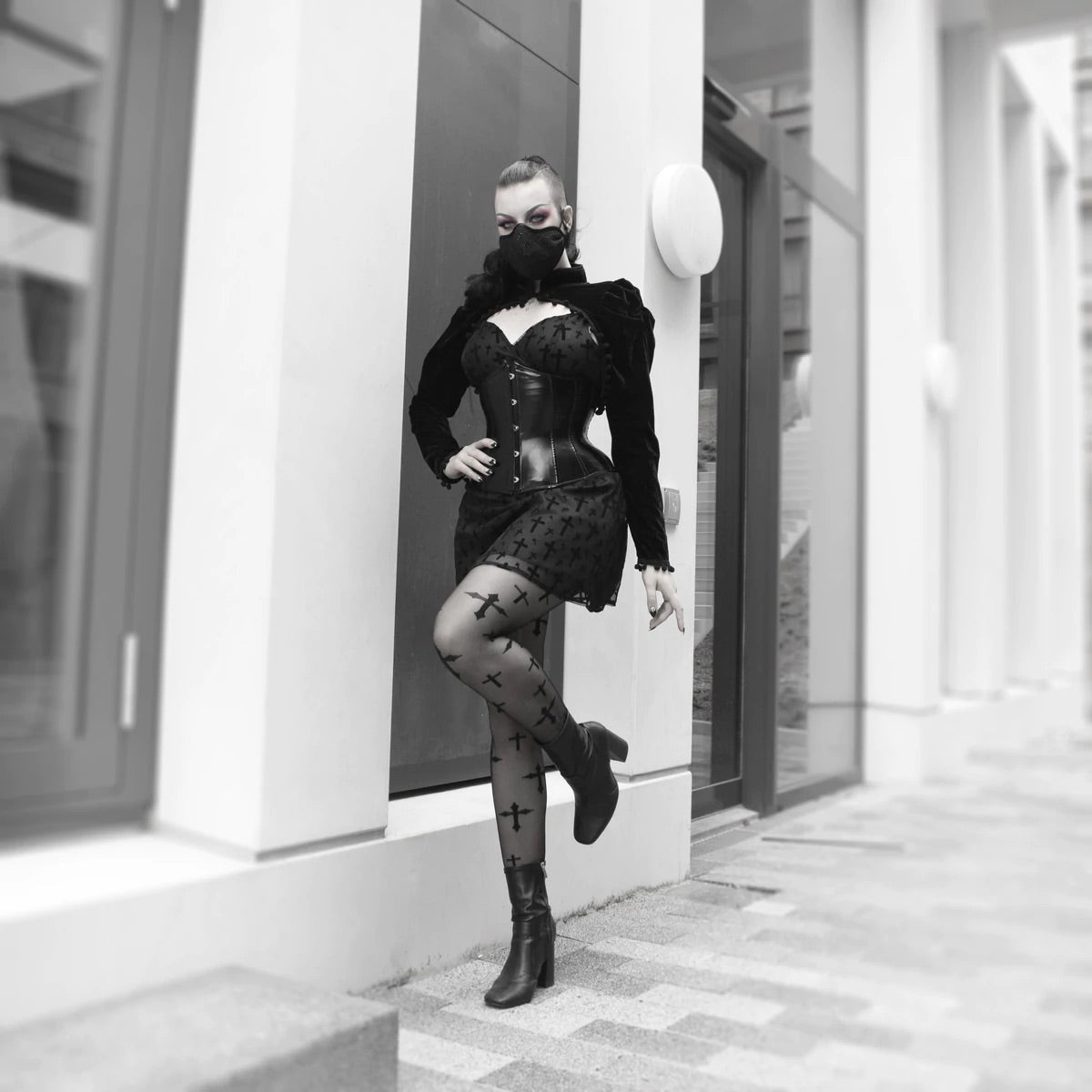 Bei PICK UP in Düsseldorf findest Du Pamela Mann, Cross Net Tights, Black  und viel mehr von PAMELA MANN