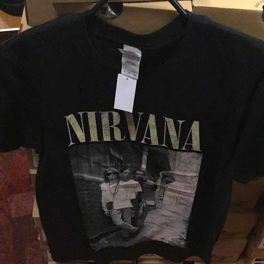 Bei PICK UP in Düsseldorf findest Du Bandshirt, Nirvana und viel mehr von PHD/RockOff