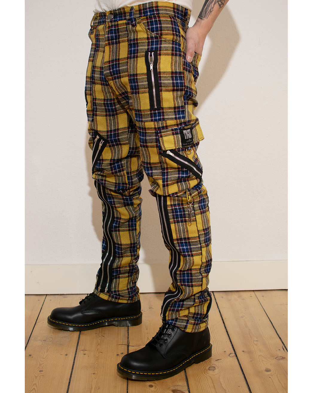 Bei PICK UP in Düsseldorf findest Du Tiger of London, Zip Bondage Tartan Pant, Yellow  und viel mehr von Tiger of London