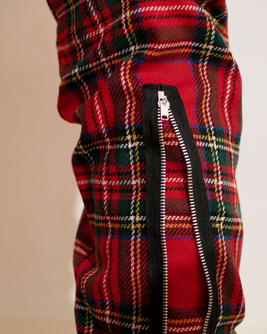 Bei PICK UP in Düsseldorf findest Du Tiger of London, Zip Bondage Tartan Pant, Red  und viel mehr von Tiger of London