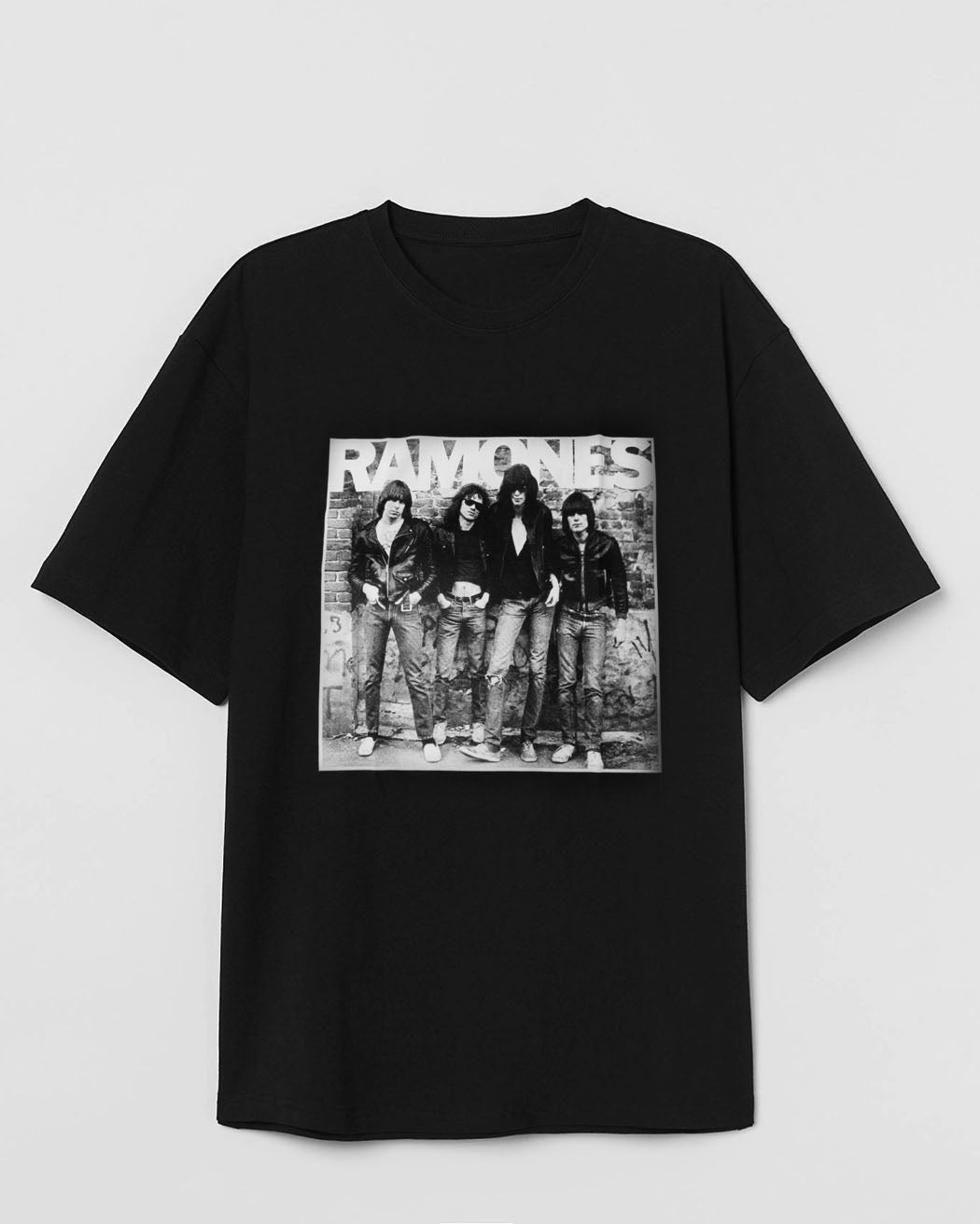 Bei PICK UP in Düsseldorf findest Du Bandshirt, Ramones, 1st Album und viel mehr von PHD/RockOff