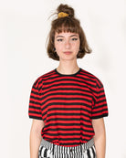 Bei PICK UP in Düsseldorf findest Du Run & Fly, JM336, Mens Striped T-Shirt, Black/Red  und viel mehr von RUN & FLY