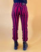 Bei PICK UP in Düsseldorf findest Du Run & Fly, JM1105, Wide Striped Skinny Jeans, Red/ Black, UNISEX  und viel mehr von RUN & FLY