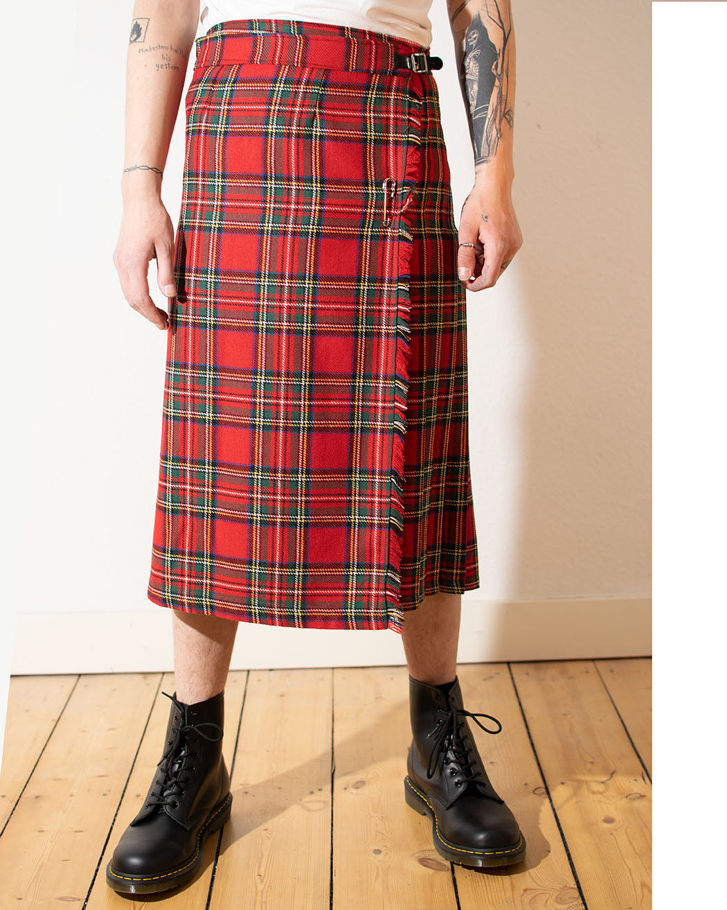 Bei PICK UP in Düsseldorf findest Du Tiger of London, Tartan Mens Long Kilt, Red  und viel mehr von Tiger of London